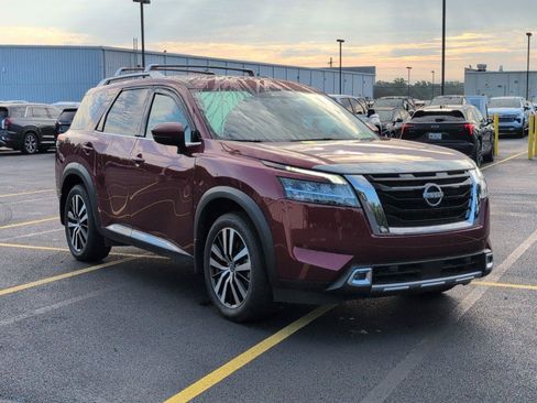 Used 2023 Nissan Pathfinder Platinum FWD image 9