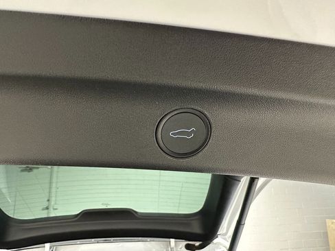 Used 2021 Tesla Model Y Long Range image 8