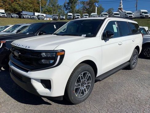 New 2025 Ford Expedition Active image 8