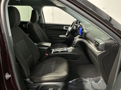 Used 2023 Ford Explorer XLT AWD/4WD image 26