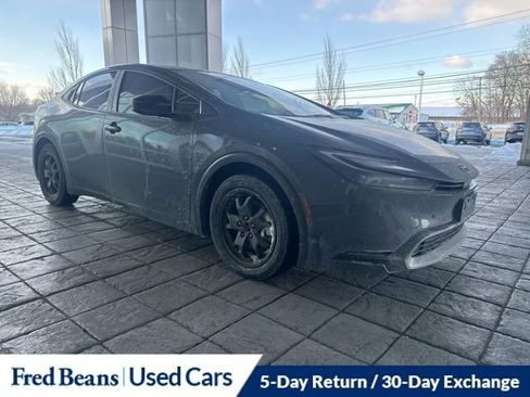 Used 2025 Toyota Prius Plug-In Hybrid image 2