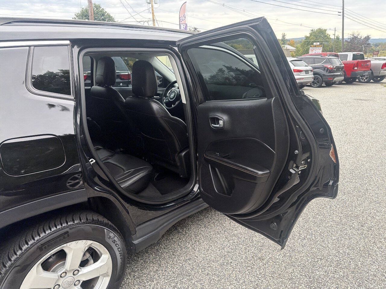 Used 2018 Jeep Compass Latitude w/ Popular Equipment Group AWD/4WD image 13