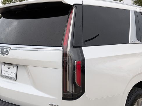 Used 2024 Cadillac Escalade Premium Luxury w/ Performance Package AWD/4WD image 12