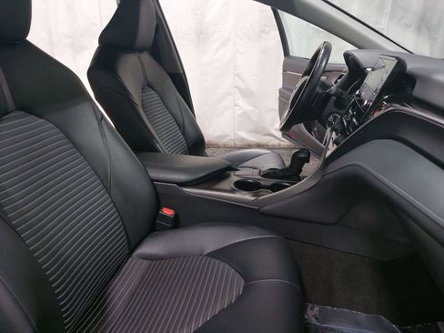 Used 2022 Toyota Camry SE image 10