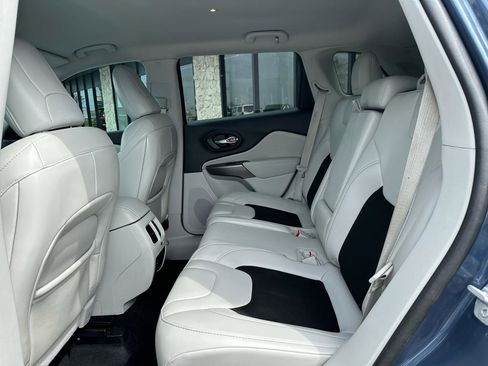 Used 2021 Jeep Cherokee Latitude Plus image 14