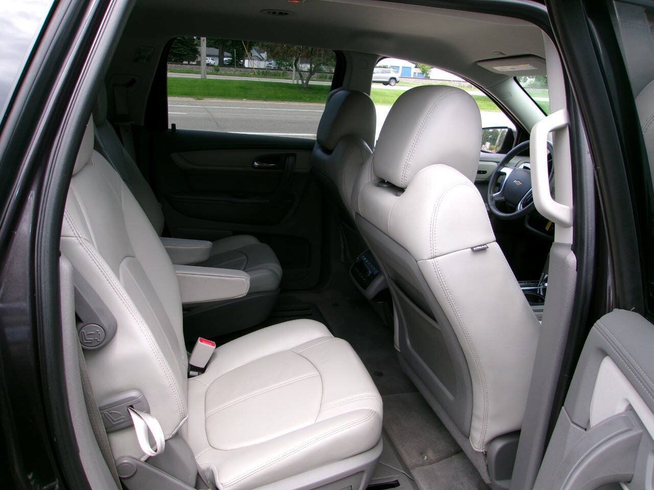 Used 2017 Chevrolet Traverse LT AWD/4WD image 8