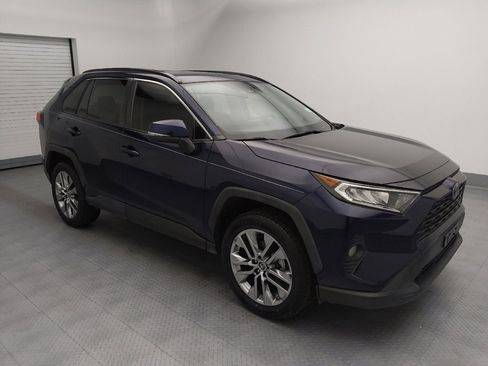 Used 2019 Toyota RAV4 XLE Premium FWD image 11