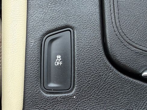 Used 2017 Cadillac XT5 FWD image 33