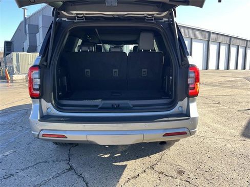 Used 2024 Ford Expedition Platinum image 12