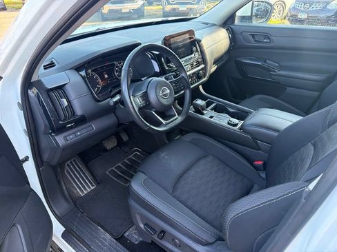 Used 2024 Nissan Pathfinder SV AWD/4WD image 10