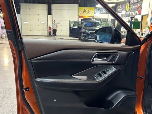 Used 2021 Nissan Rogue Platinum image 12