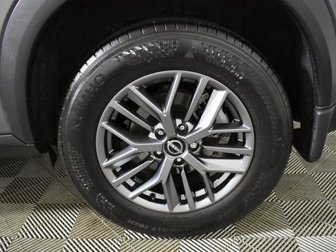 Used 2023 Nissan Rogue S image 37