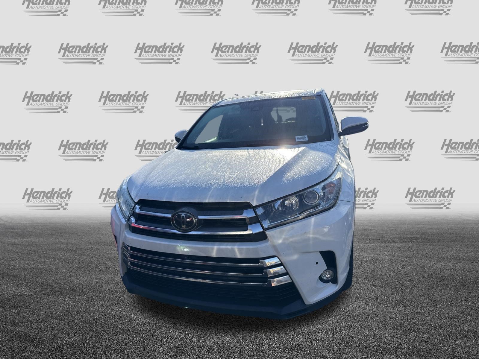 Used 2018 Toyota Highlander Limited Platinum FWD image 3