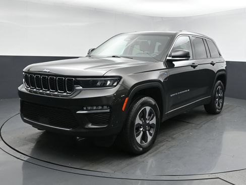 Used 2023 Jeep Grand Cherokee 4WD 4xe image 1