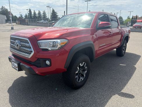 Used 2016 Toyota Tacoma TRD Off-Road AWD/4WD image 1