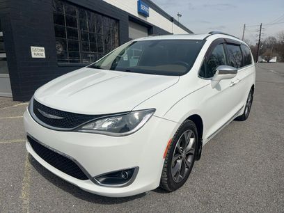 Used 2017 Chrysler Pacifica Limited w/ Tire & Wheel Group