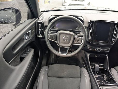 Used 2023 Volvo XC40 Recharge Ultimate image 22