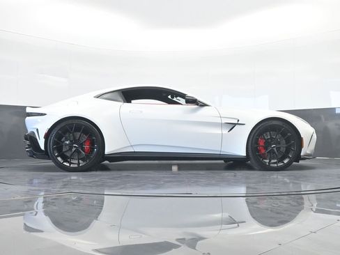 Used 2025 Aston Martin V8 Vantage Coupe image 76