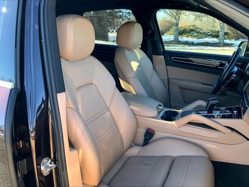 Used 2019 Porsche Cayenne image 7