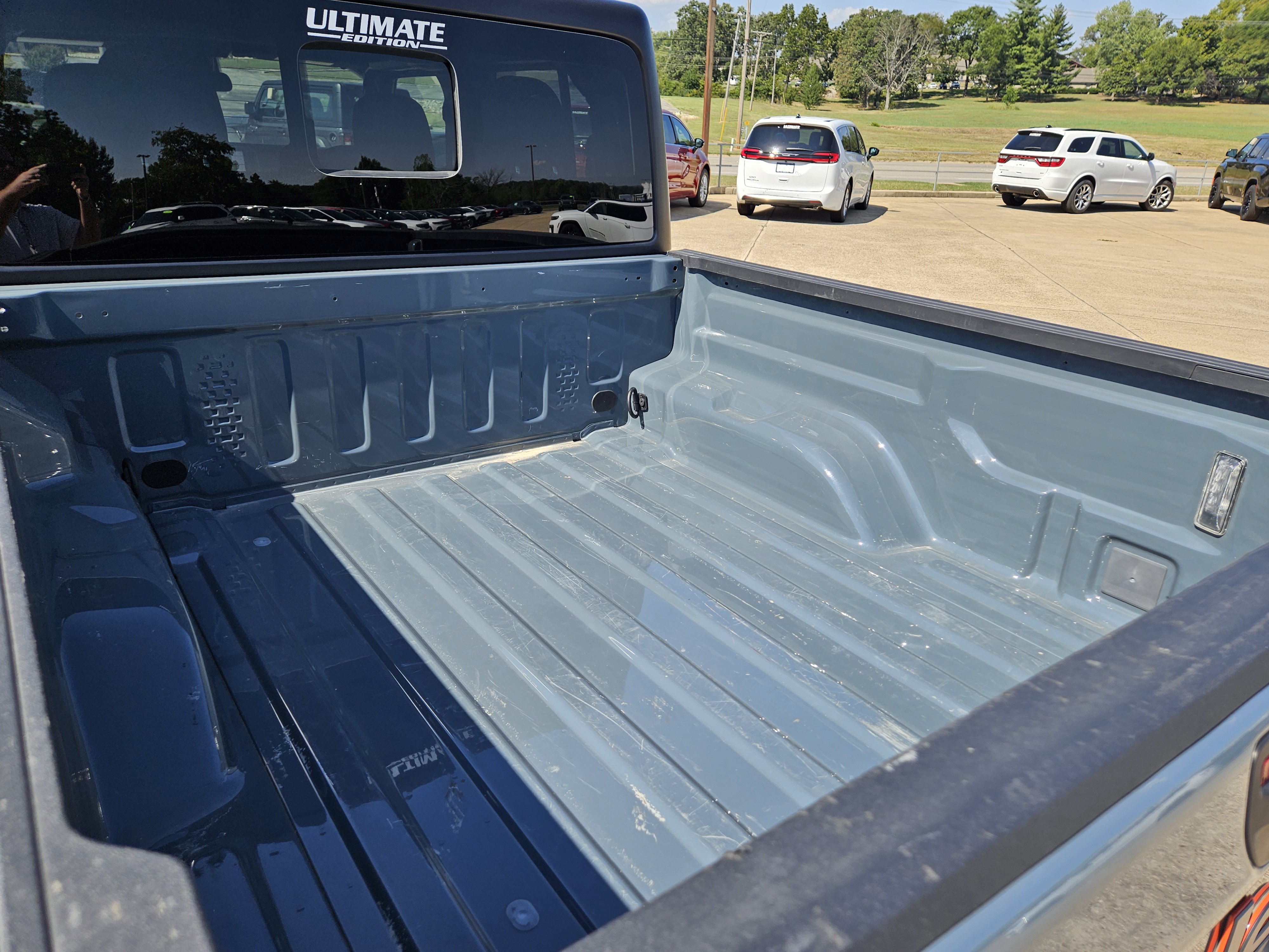 Used 2026 Jeep Gladiator Mojave AWD/4WD image 11
