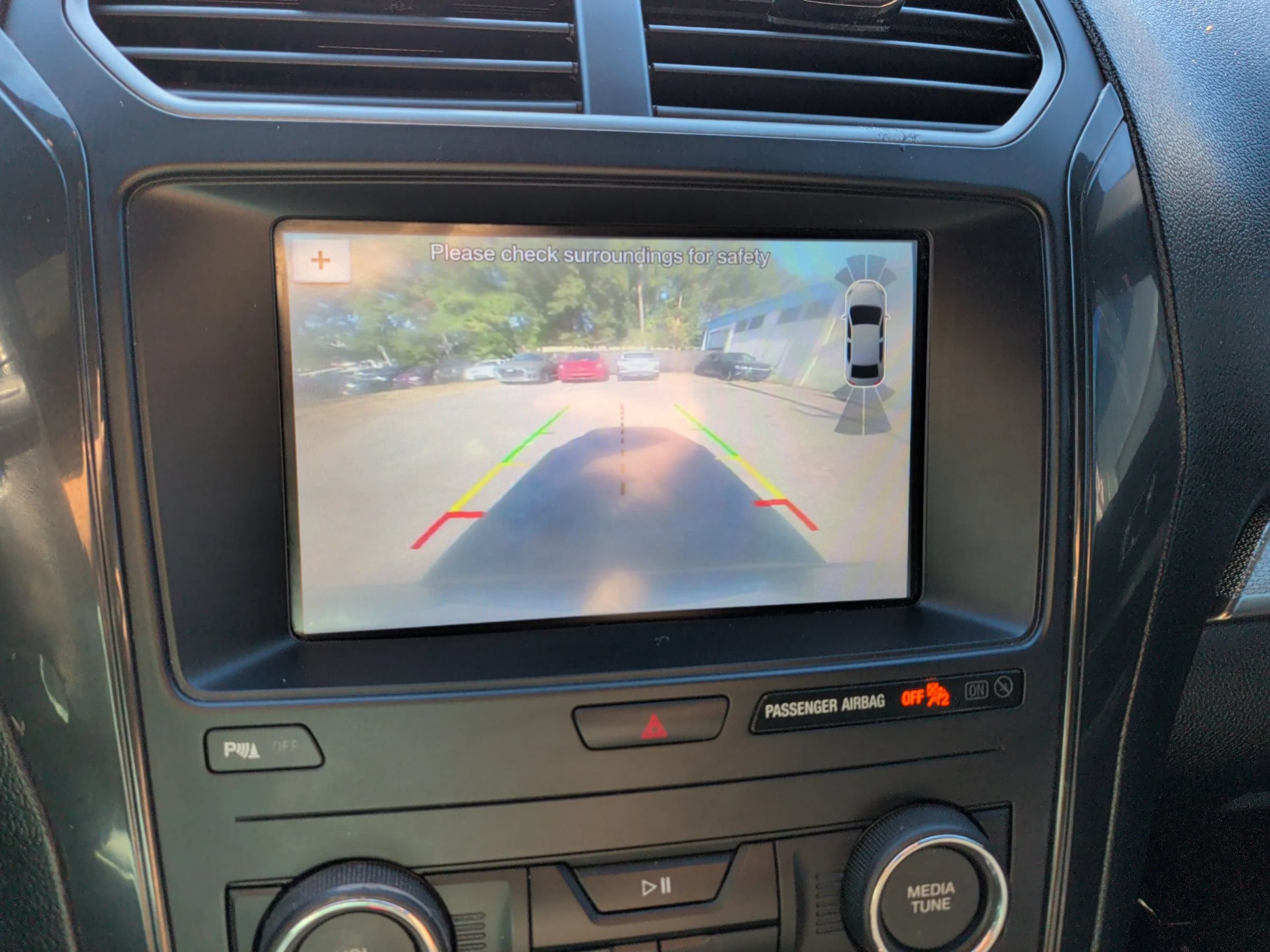 Used 2019 Ford Explorer XLT w/ Equipment Group 202A FWD image 17
