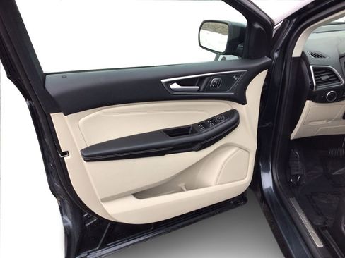 Used 2024 Ford Edge Titanium image 19