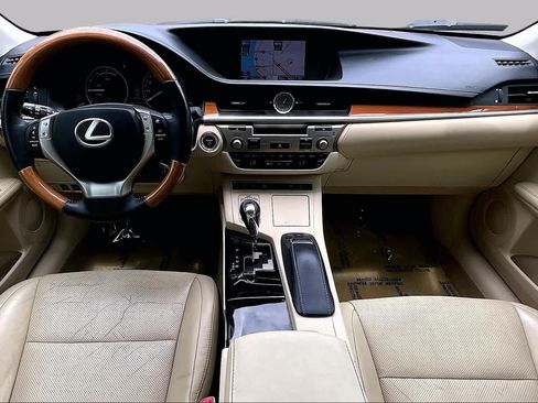 Used 2014 Lexus ES 300h w/ Luxury Package w/Bamboo Trim FWD image 15