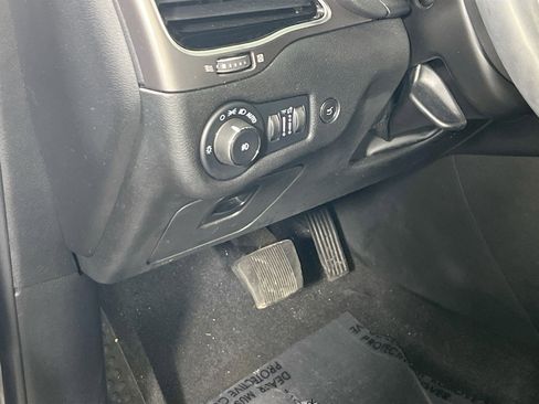 Used 2022 Jeep Cherokee Limited w/ Mopar Interior Package image 10