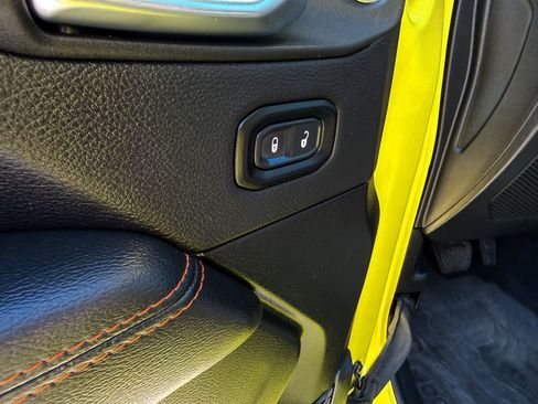 Used 2023 Jeep Gladiator Mojave w/ Cold Weather Group image 18