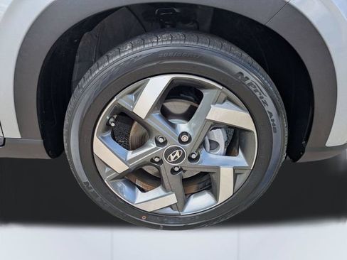 Used 2023 Hyundai Venue SEL FWD image 11