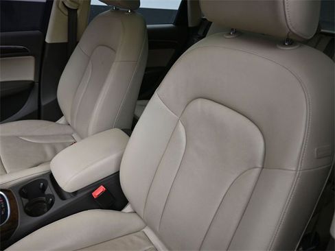 Used 2017 Audi Q5 2.0T Premium Plus w/ Technology Package image 18