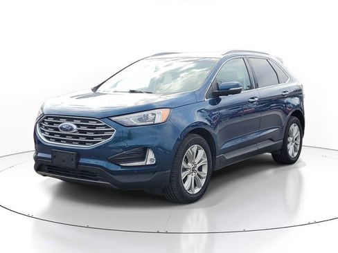 Used 2020 Ford Edge Titanium image 2