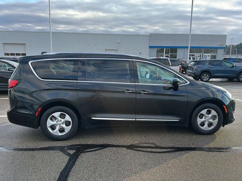 Used 2017 Chrysler Pacifica Touring-L Plus w/ Advanced Safetytec Group image 9