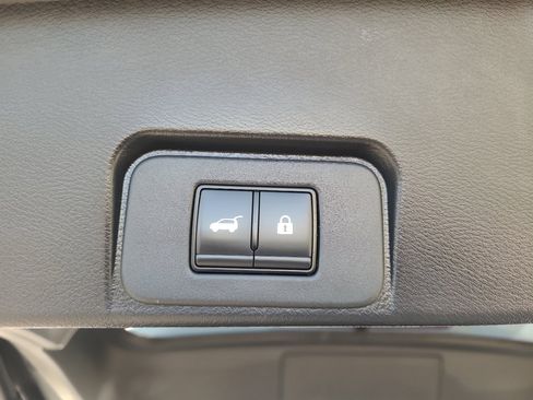 Used 2023 Nissan Rogue SL w/ SL Premium Package image 11