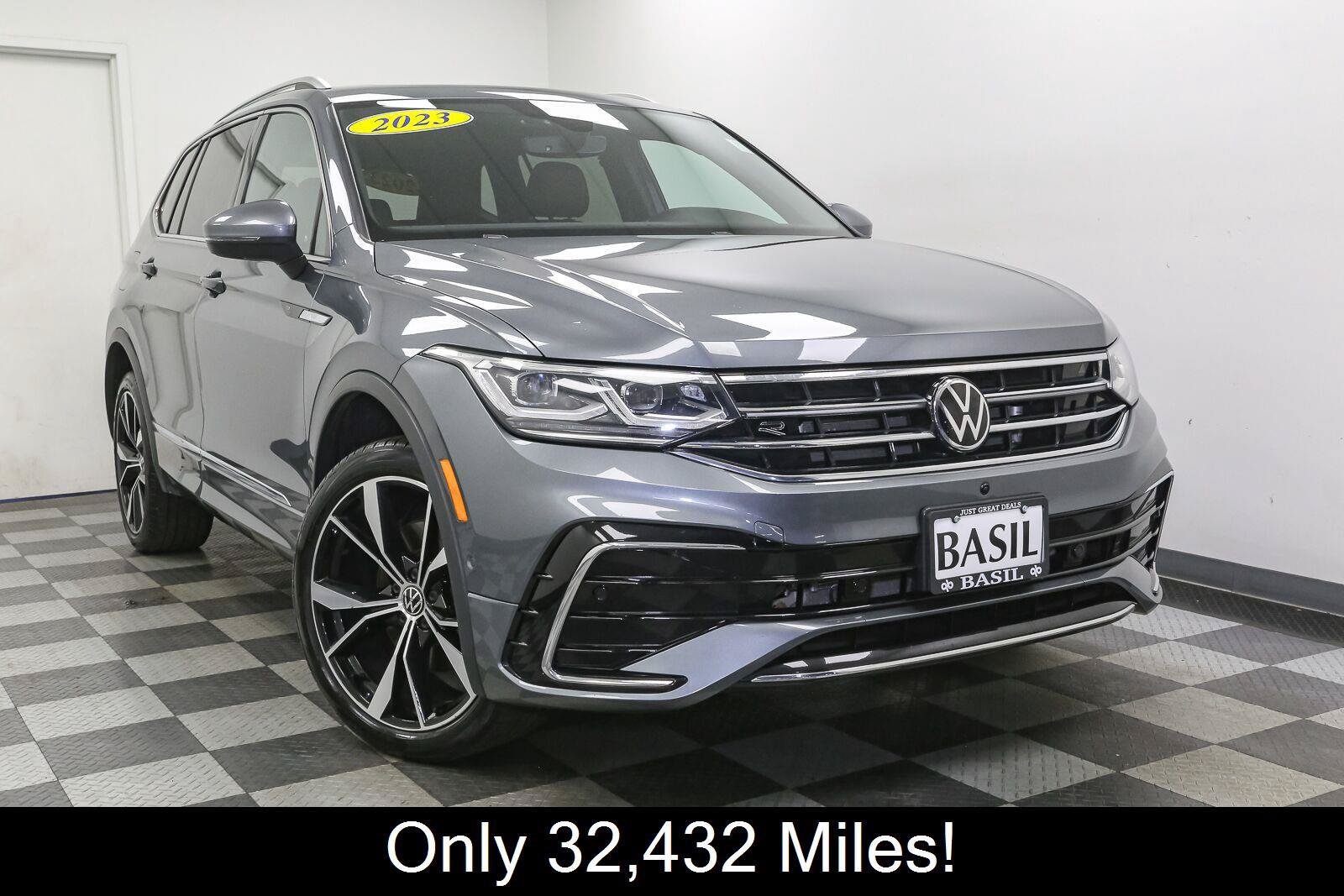 Used 2023 Volkswagen Tiguan SEL R-Line AWD/4WD image 2