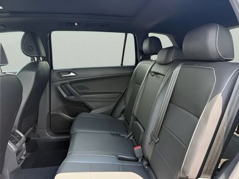 Used 2021 Volkswagen Tiguan SE R-Line AWD/4WD image 9