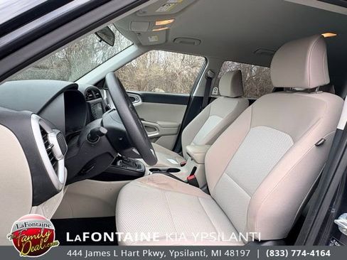 Used 2020 Kia Soul LX image 9