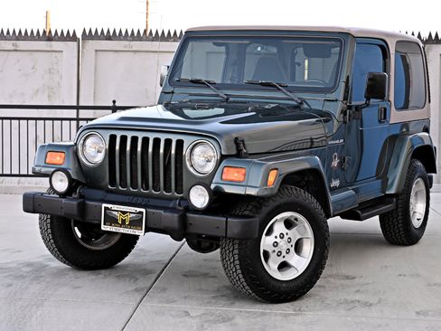 Used 2002 Jeep Wrangler Sahara AWD/4WD image 1