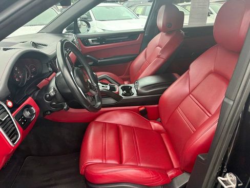 Used 2021 Porsche Cayenne Coupe AWD/4WD image 22