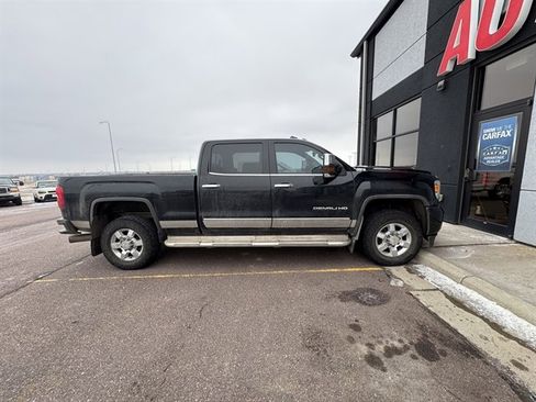 Used 2018 GMC Sierra 2500 Denali image 3