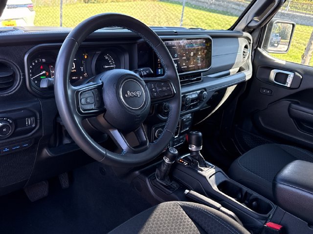 Used 2024 Jeep Wrangler Unlimited Rubicon 4xe AWD/4WD image 16