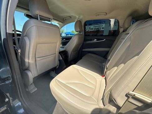 Used 2023 Lincoln Nautilus AWD w/ Premium Package image 18