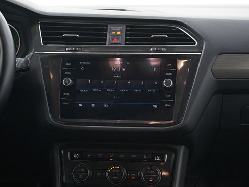 Used 2019 Volkswagen Tiguan SE AWD/4WD image 15