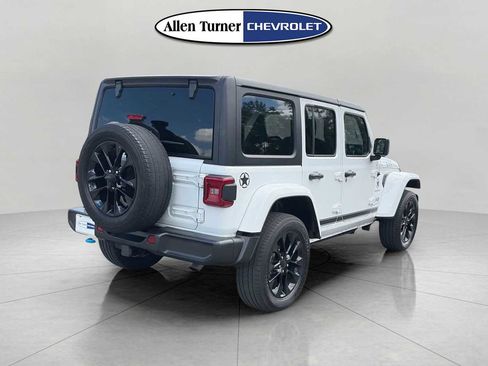 Used 2023 Jeep Wrangler Sahara AWD/4WD image 4