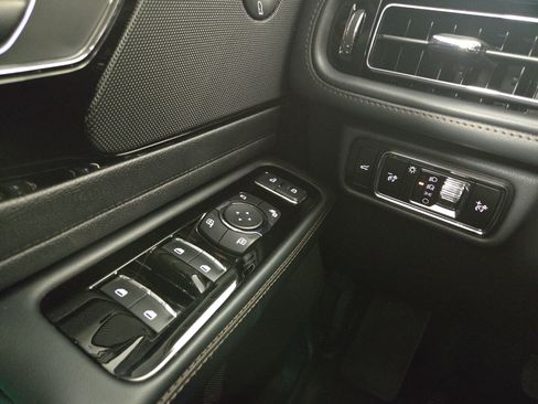 Used 2025 Lincoln Aviator Reserve w/ Jet Appearance Package AWD/4WD image 30