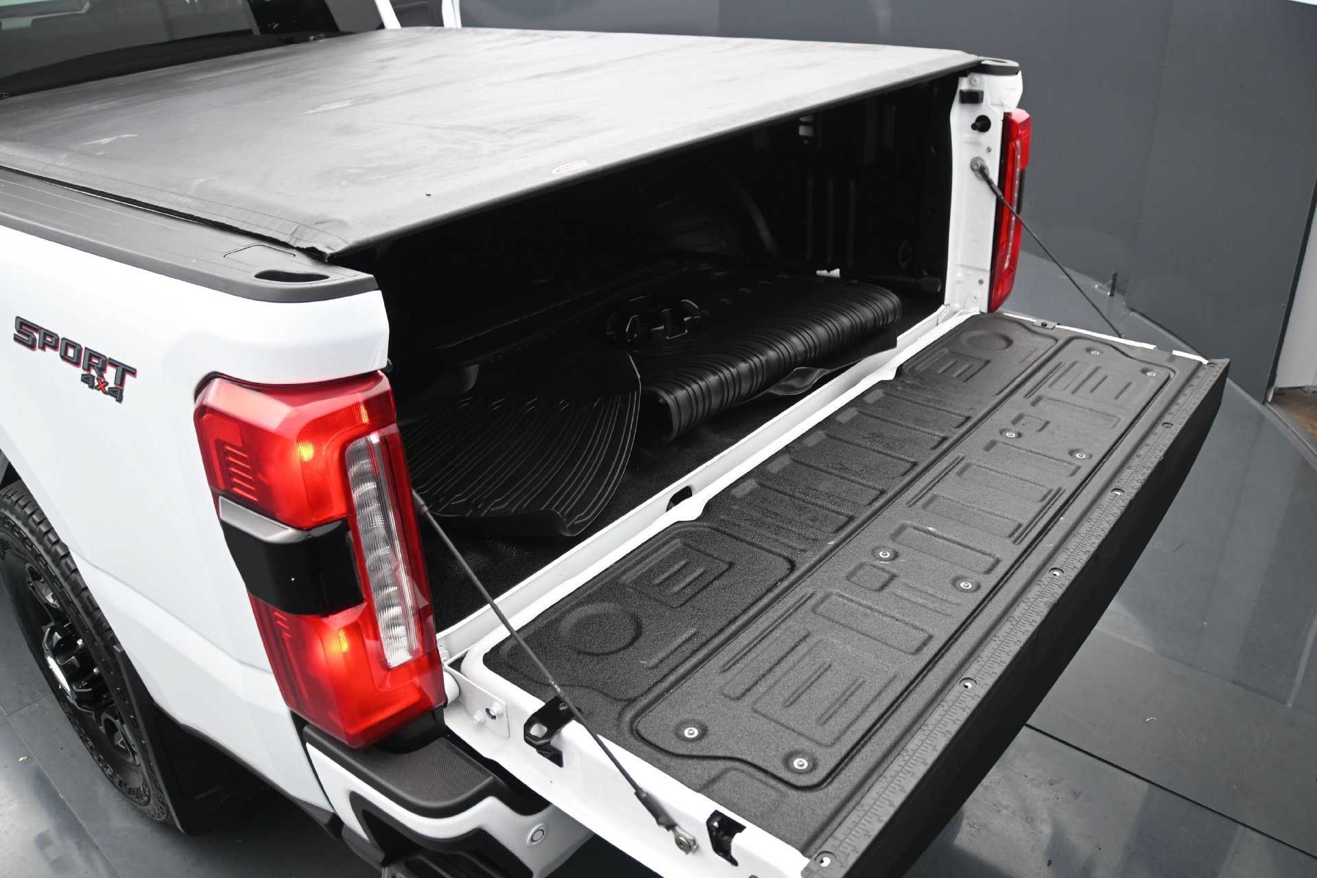 Used 2024 Ford F250 XLT w/ XLT Premium Package AWD/4WD image 15
