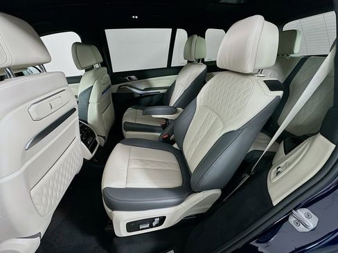 Used 2025 BMW X7 M60i w/ Climate Comfort Package image 25