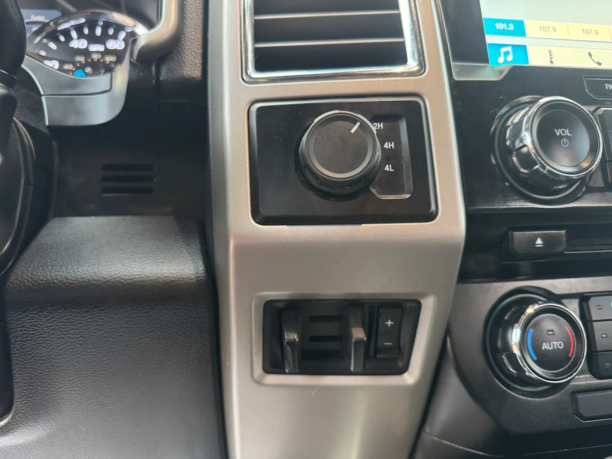 Used 2017 Ford F350 Lariat AWD/4WD image 39