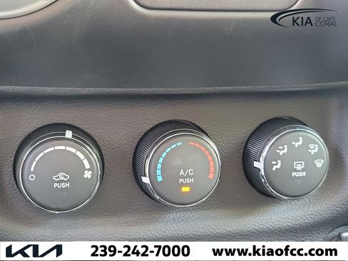Used 2017 Jeep Wrangler Sahara w/ Connectivity Group AWD/4WD image 26