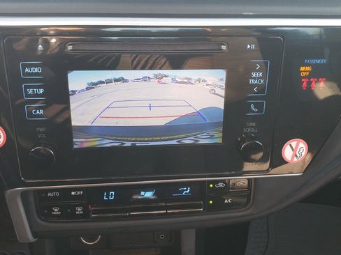 Used 2018 Toyota Corolla LE image 11